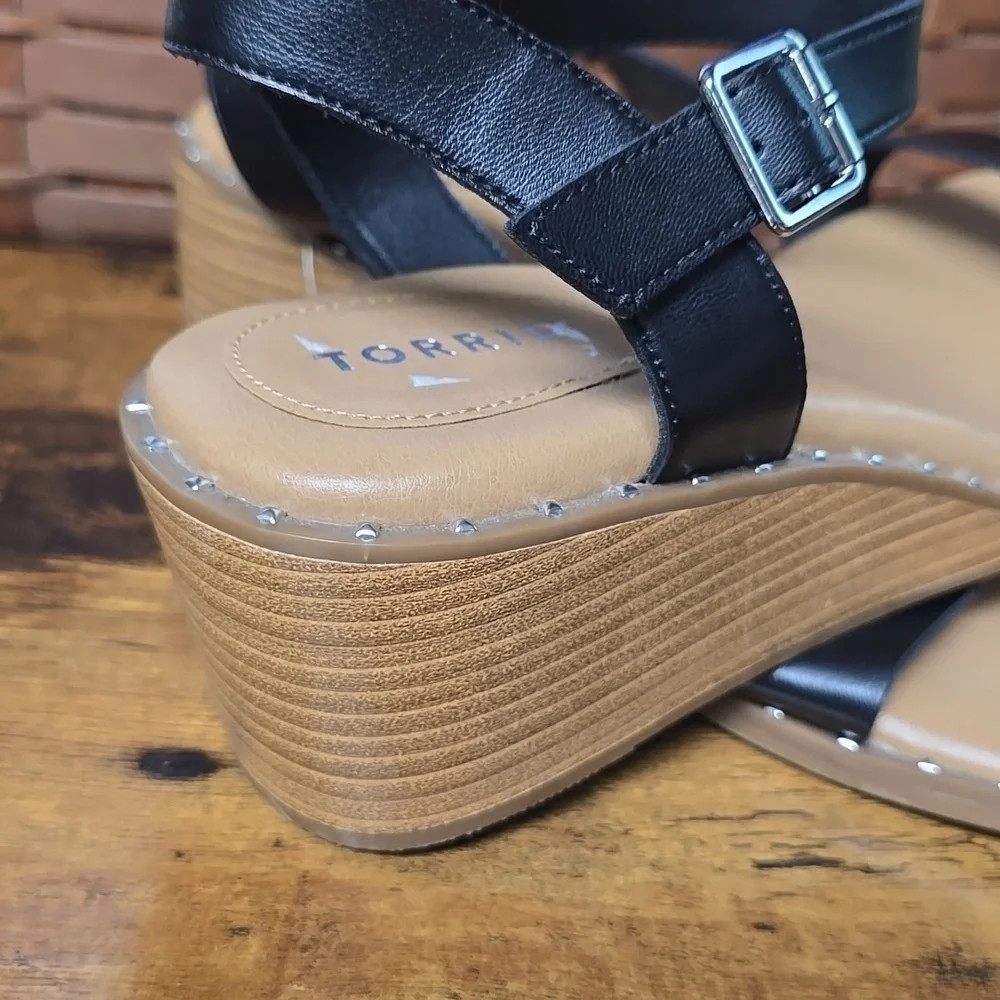 NWT Torrid Black Leather Sandals Size 8.5